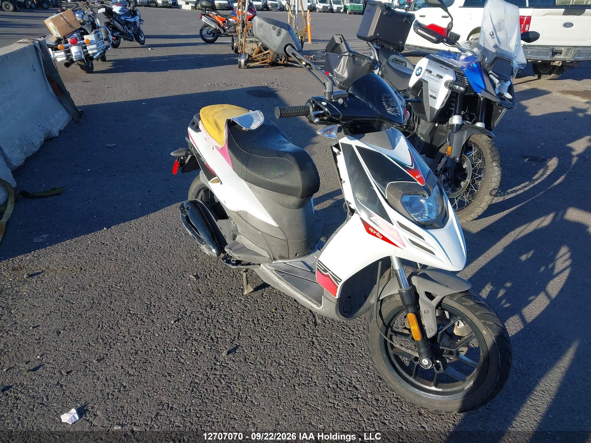 2017 APRILIA SR MOTARD 50 — VIN ZD4C506B9H4001938 — Left Side & Left Rear damage — salvage auction photo — TrueBid 2017 APRILIA SR MOTARD 50 — VIN ZD4C506B9H4001938 — Left Side & Left Rear damage — salvage auction photo — TrueBid
