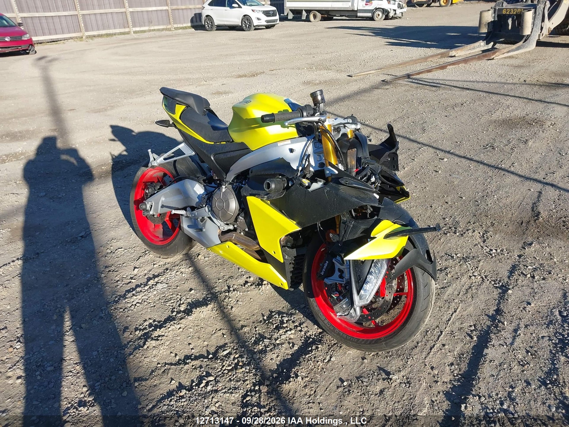 2025 APRILIA RS 660 — VIN ZD4KSUG0XSS003760 — Front & All Over damage — salvage auction photo — TrueBid